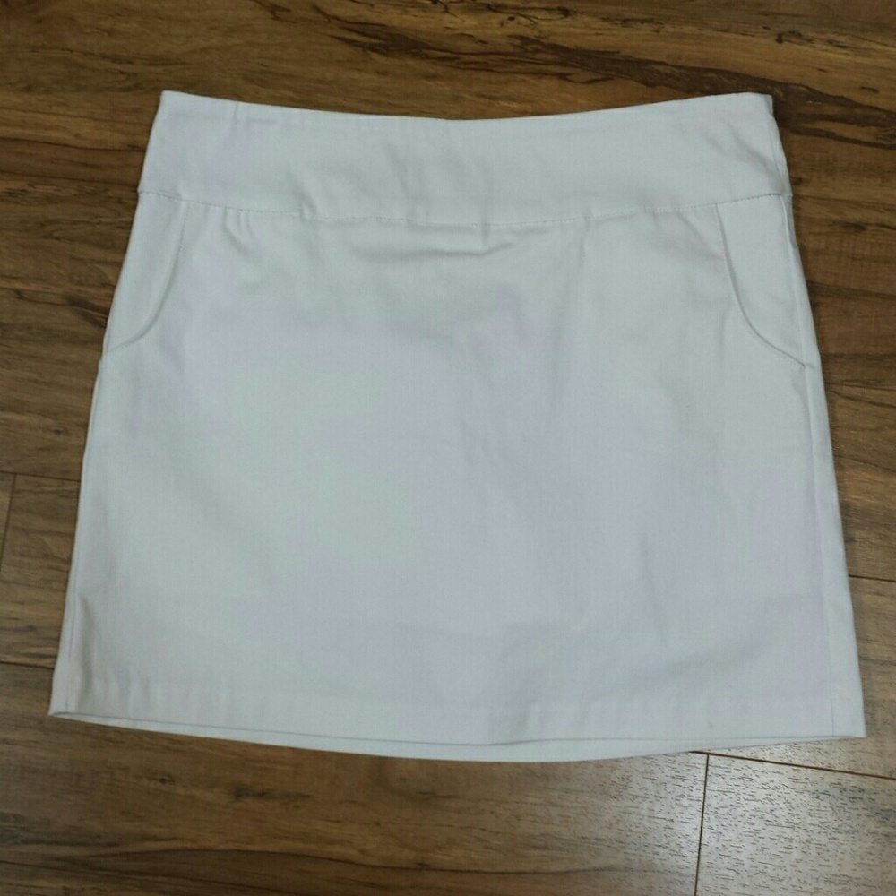Zac &Rachel white skort w/pockets Size 10